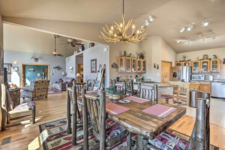 Mtn-view Cabin w / Deck 3 Mi to Cripple Creek!