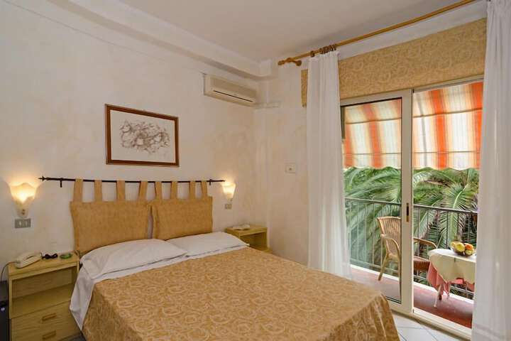 Room 9 of 50