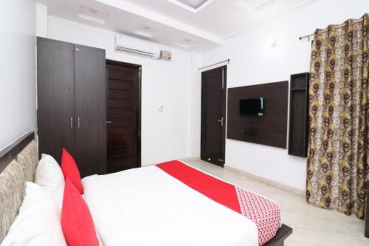 Room 2 of 4