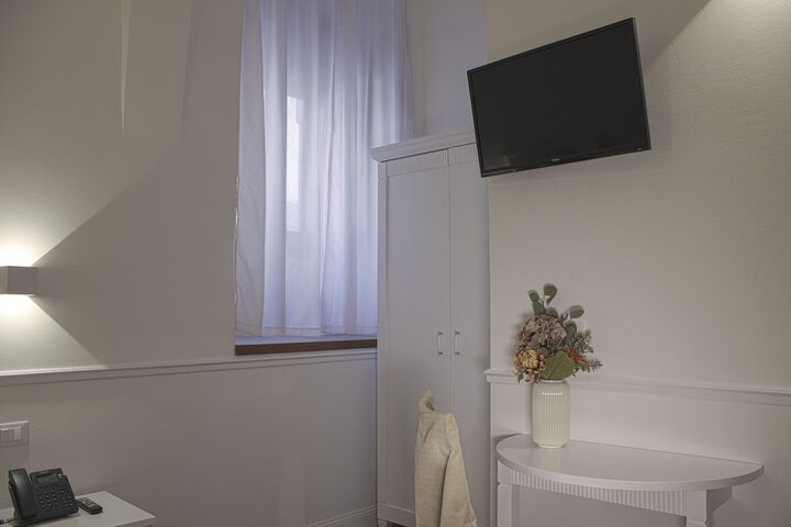 Room 3 of 34