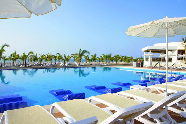 Hotel with Pool
