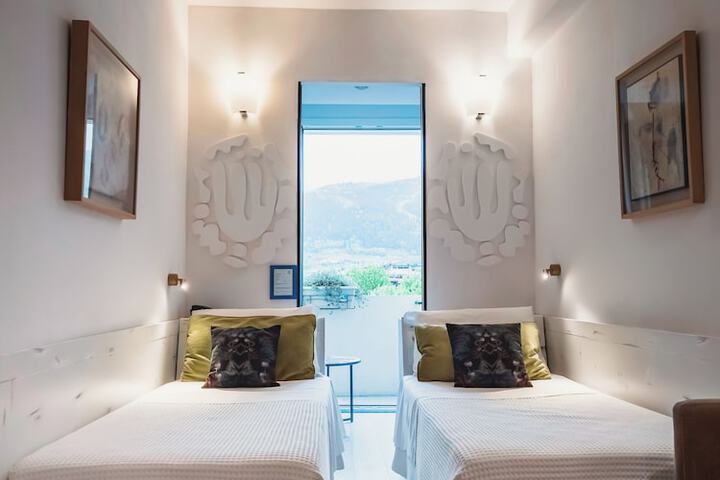 Room 21 of 90