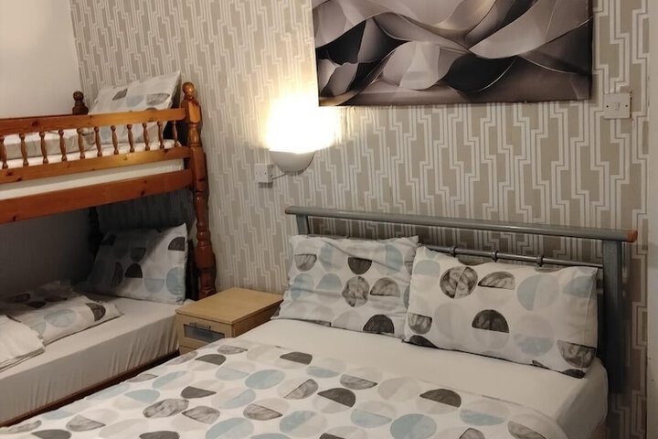 Room 47 of 143