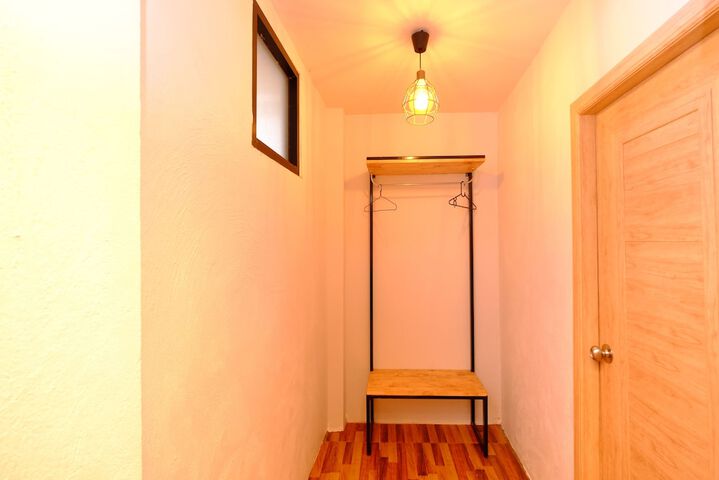 Room 17 of 28