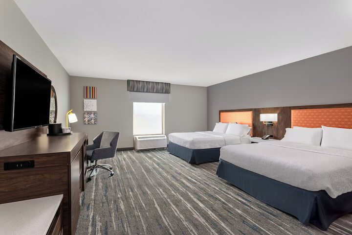 2 Queen Beds (6 of 8)