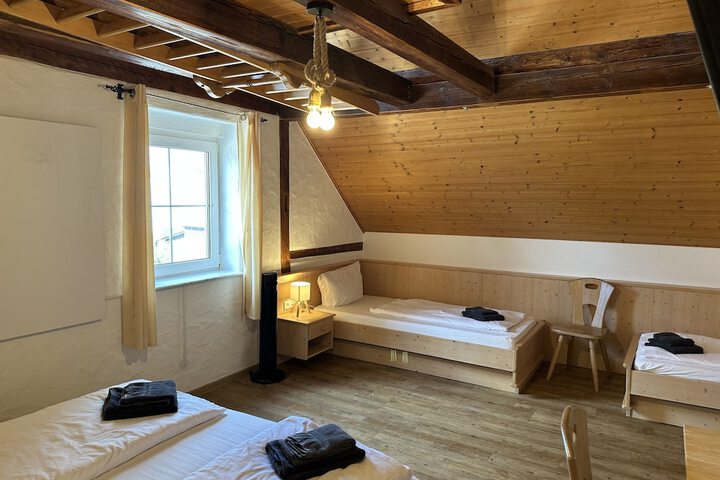Room 33 of 85
