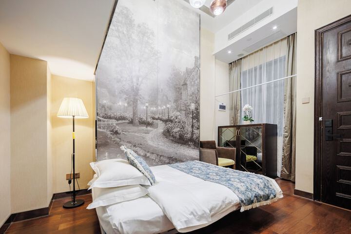 Room 16 of 140