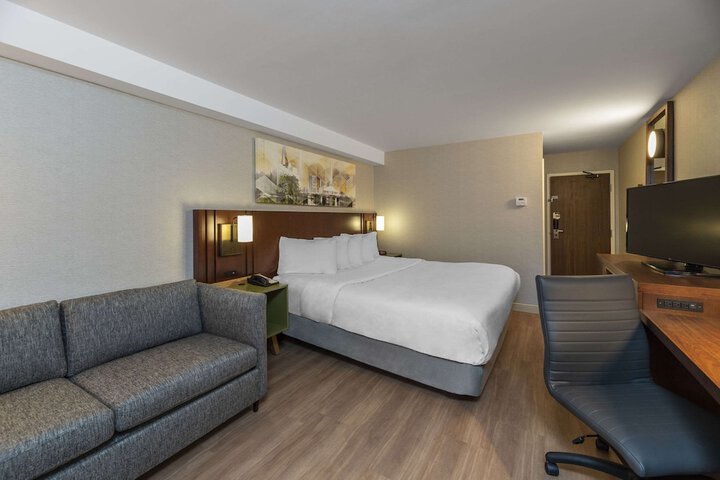 Room 21 of 90