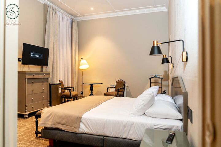 Room 4 of 51