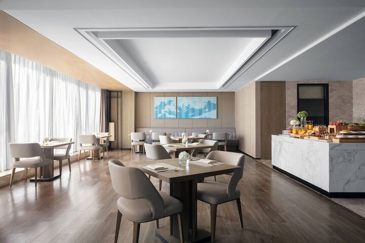 Lounge 50 of 63