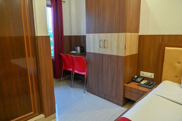 Room 68 of 94