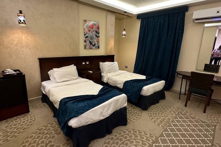 Room 32 of 90