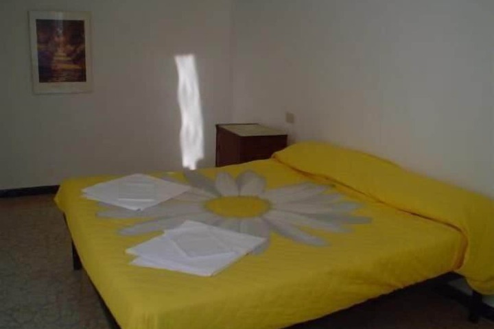 Room 12 of 32