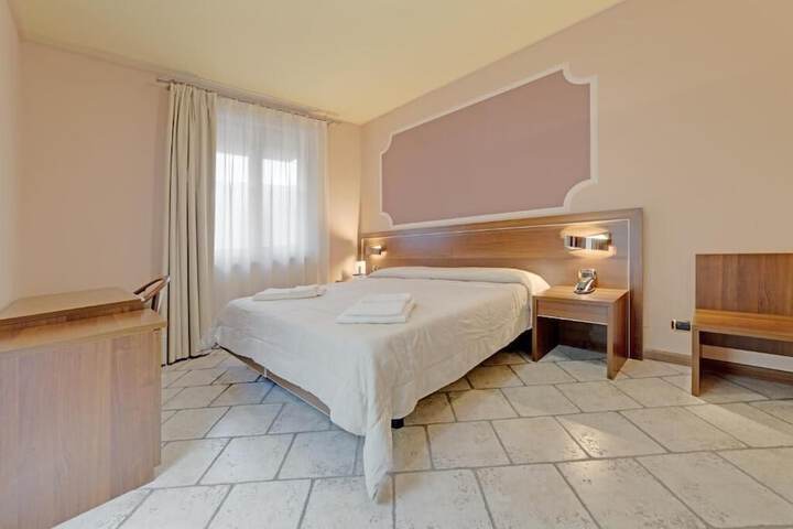 Room 6 of 29