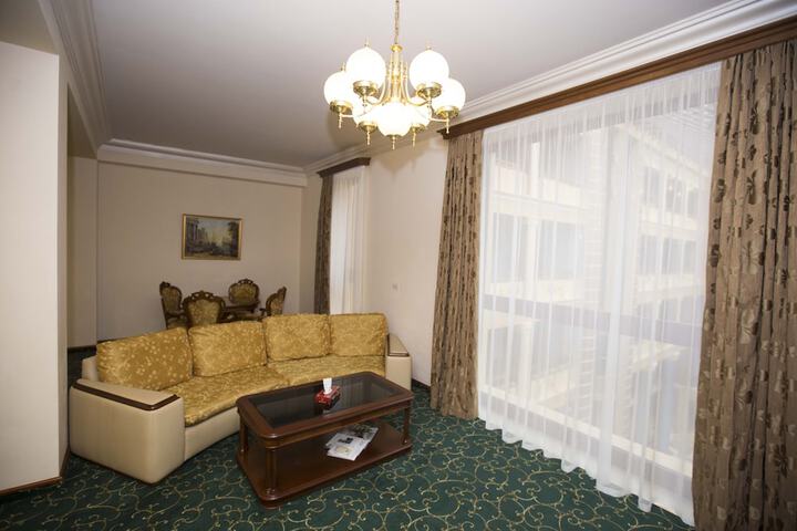 Room 15 of 141