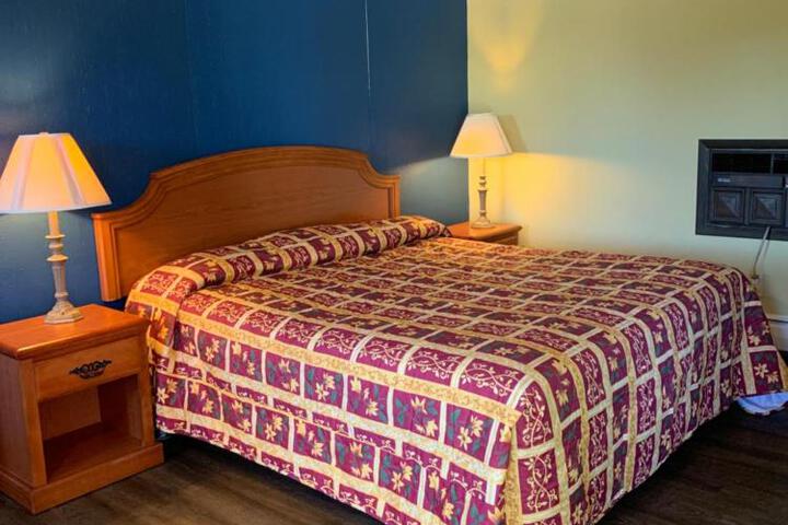 Basic Double Room (4 of 5)