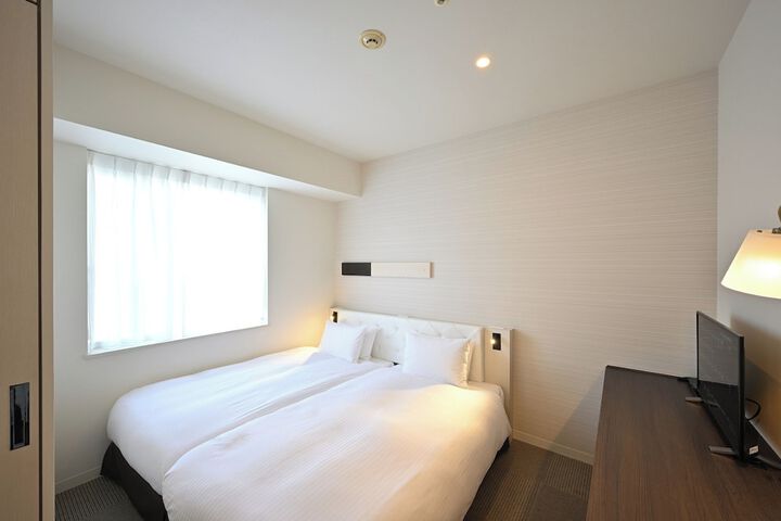 Room 17 of 38