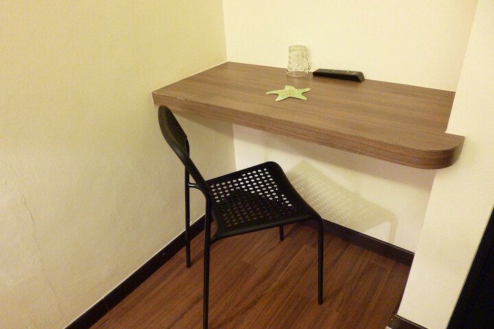 Room 19 of 35