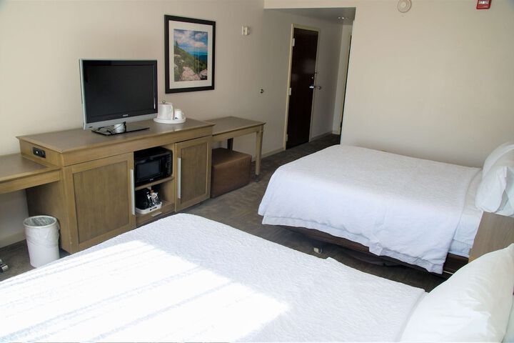 2 Queen Beds (4 of 11)