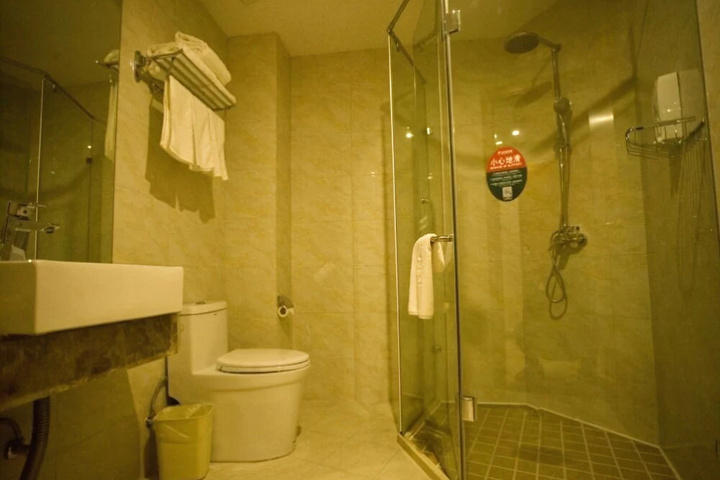 Room 10 of 16