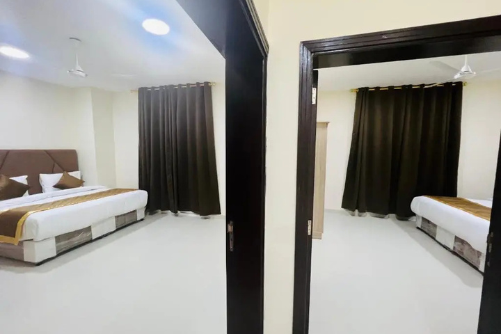 Room 4 of 10