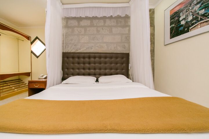 Room 26 of 194