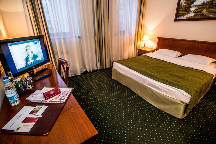 Room 2 of 36
