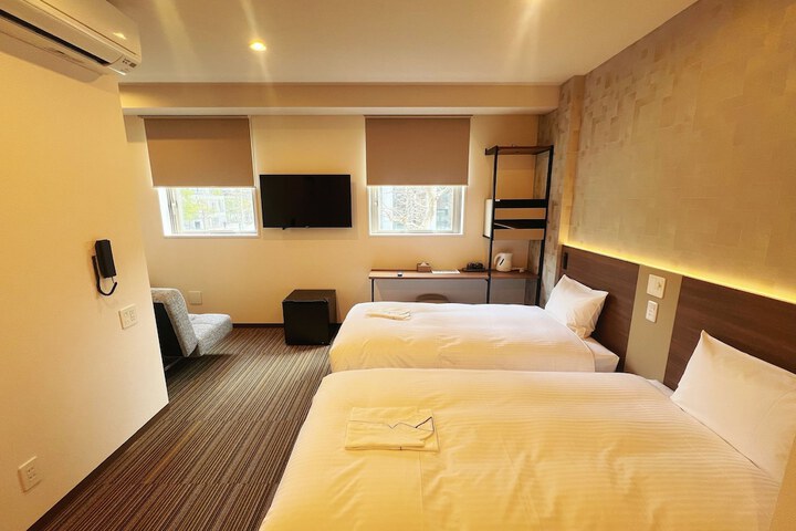 Room 8 of 16