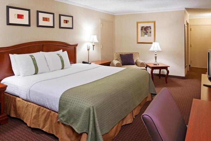 1 King Bed (6 of 7)