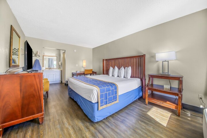 1 King Bed (16 of 16)