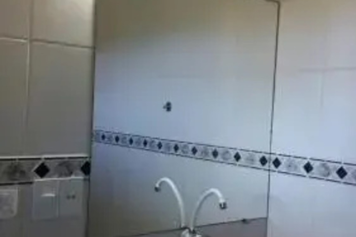 Room 6 of 13