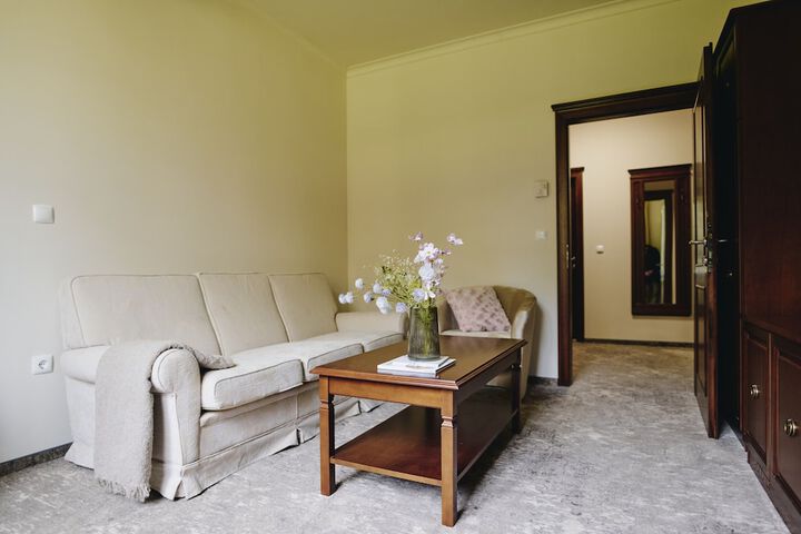 Room 15 of 90