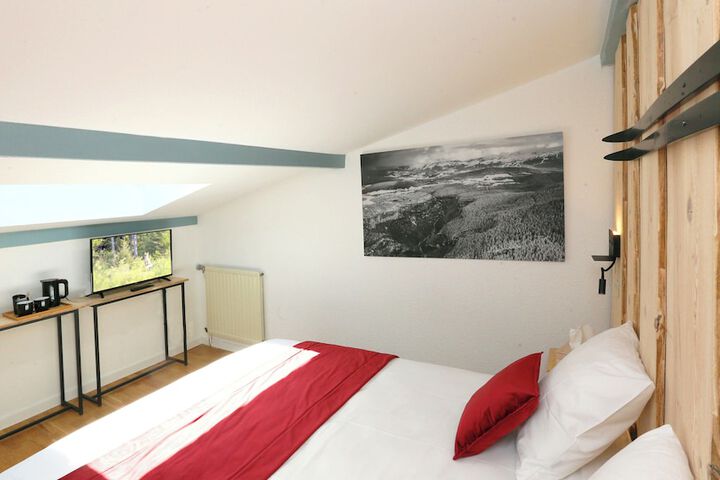 Room 17 of 33