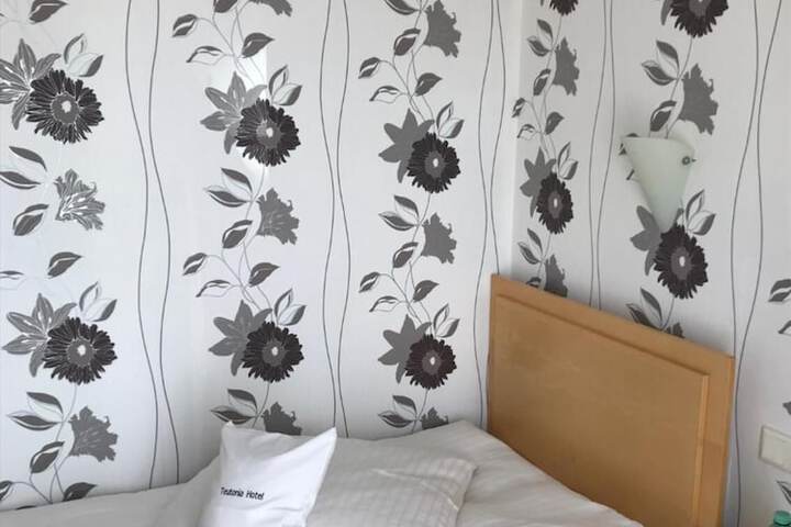 Room 8 of 48