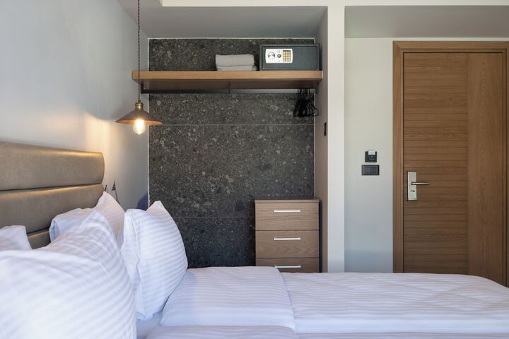 Room 21 of 68