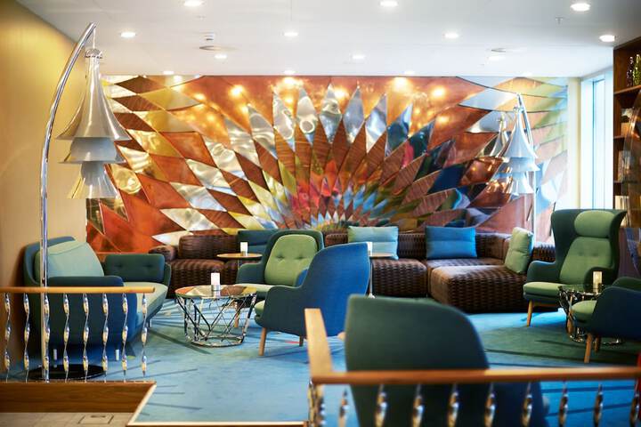 Entrance & Lobby