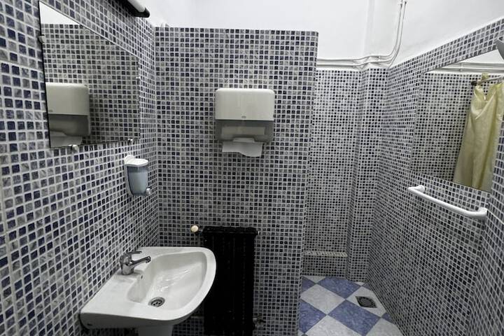 Room 9 of 14