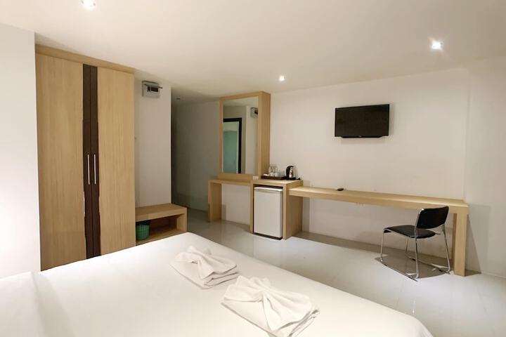Room 18 of 164