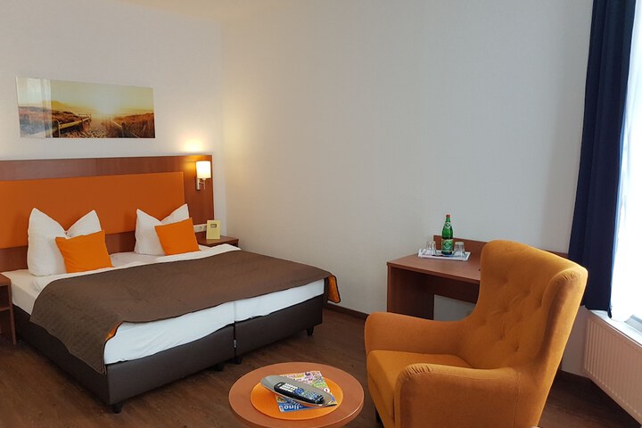 Room 6 of 52