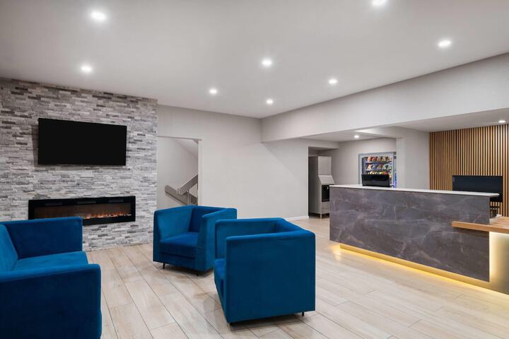 Entrance & Lobby