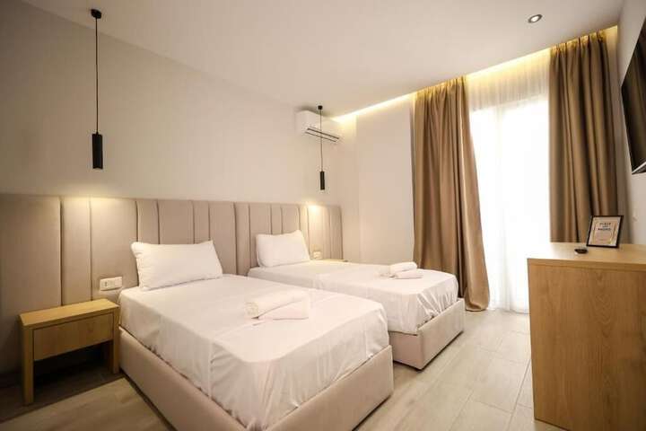 Room 14 of 65