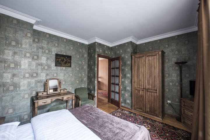 Room 37 of 90