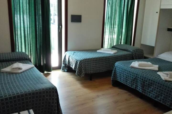 Room 5 of 42