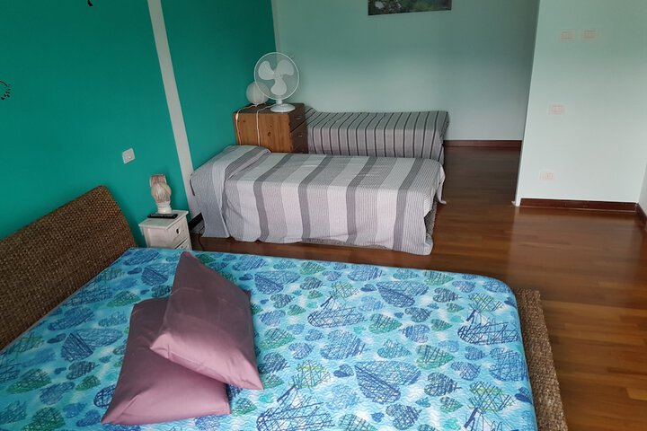 Room 5 of 8