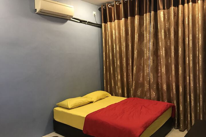 Room 25 of 37