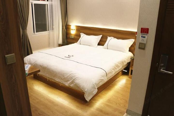 Room 11 of 142