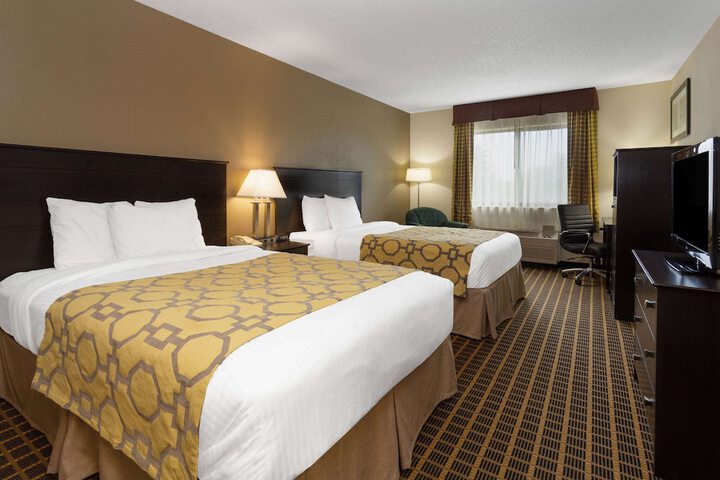 1 Queen Bed Accessible Room (9 of 9)