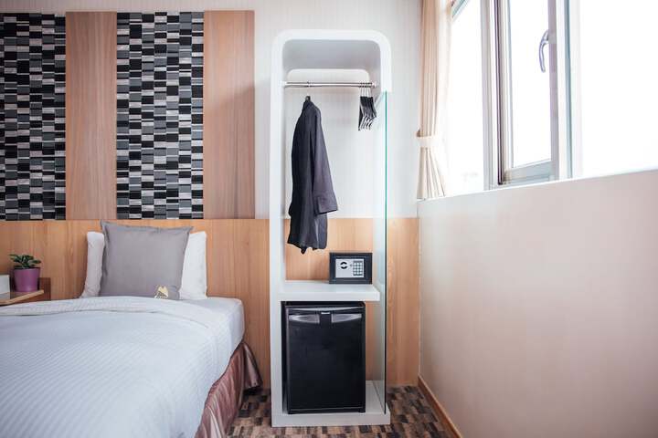 Room 43 of 67