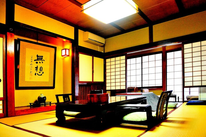 Room 12 of 66
