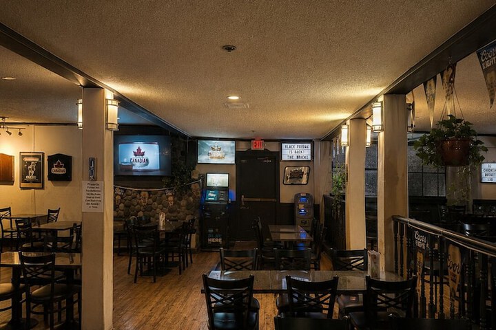 Lounge 7 of 10